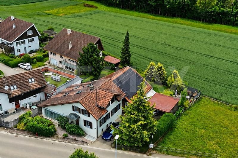 Charmantes Wohnhaus mit bewilligtem Ausbaupotenzial (1)