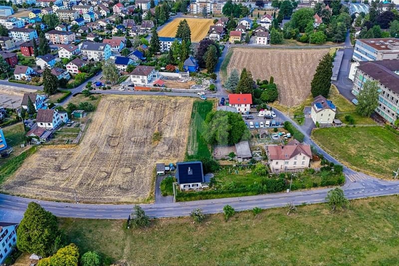 Terreno edificabile spazioso con potenziale di sviluppo attraente (6)