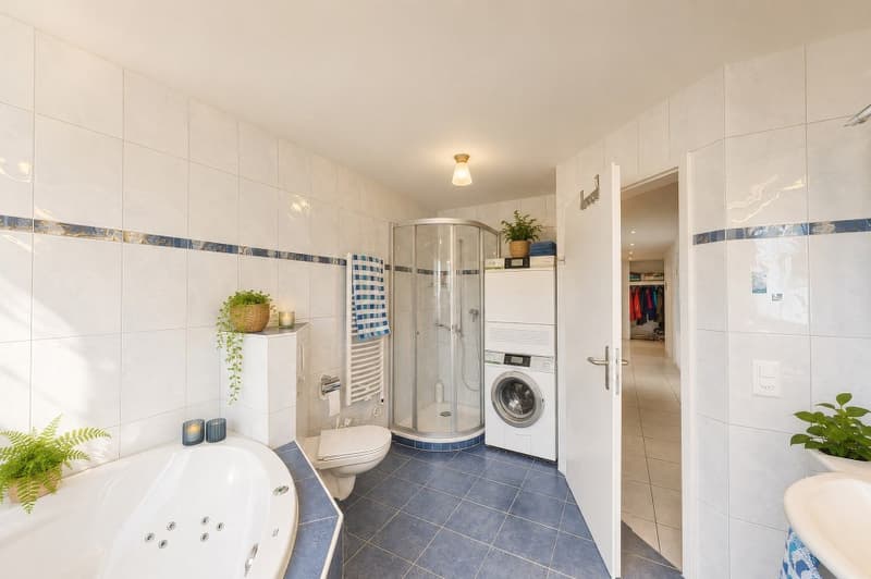 Appartamento 5½ locali, ascensore, posto auto in garage incluso, vista lago, balcone vetrato, cucina grande (6)
