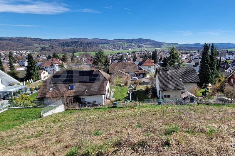 Bauland 1'143 m², Nähe A1 und Lenzburg, Hanglage mit Weitsicht, z.B. für EFH, DEFH, REFH (1)