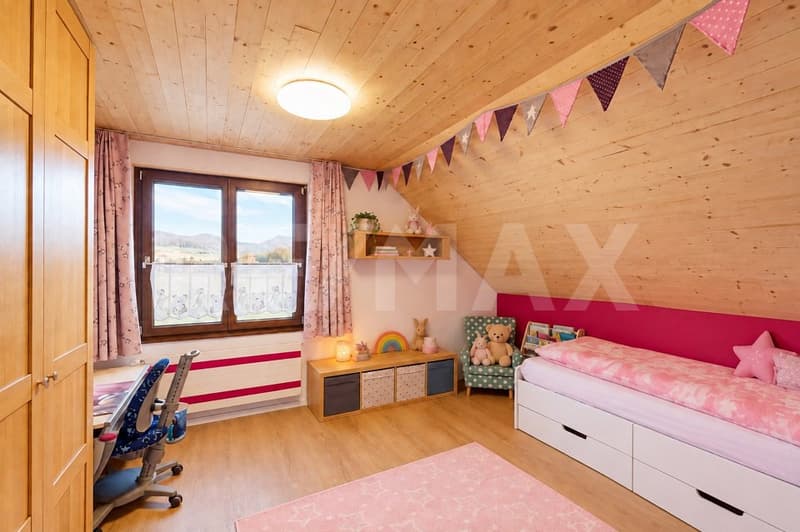 Familienfreundliches 6.5-Zimmer-Haus mit viel Platz, grossem Garten und Weitsicht (9)