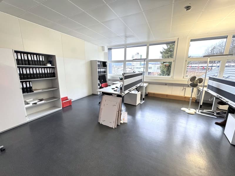 DAMMPARK: Vollausgebaute Bürofläche beim Bahnhof Frick (14)