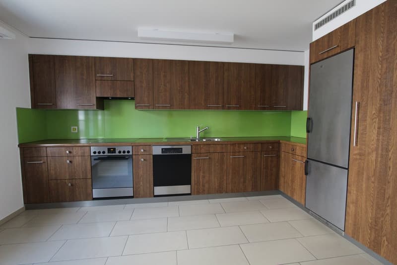 VIEL PLATZ IN IHREM NEUEN ZUHAUSE - Grosszügige 4.5-Zimmer-Maisonettewohnung zu vermieten. (2)