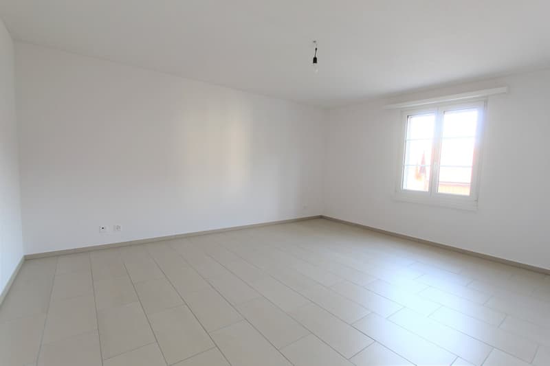 VIEL PLATZ IN IHREM NEUEN ZUHAUSE - Grosszügige 4.5-Zimmer-Maisonettewohnung zu vermieten. (7)