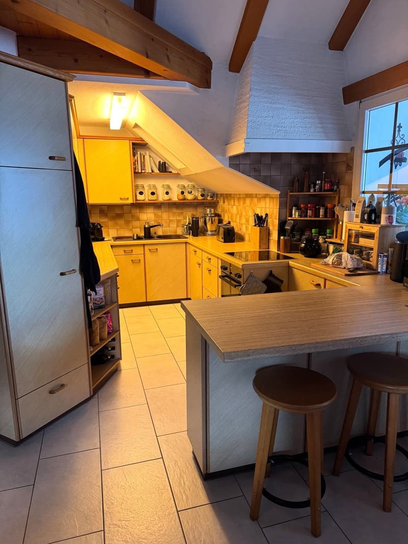 VIEL PLATZ IN IHREM NEUEN ZUHAUSE - Grosszügige 4.5-Zimmer-Maisonettewohnung zu vermieten. (2)