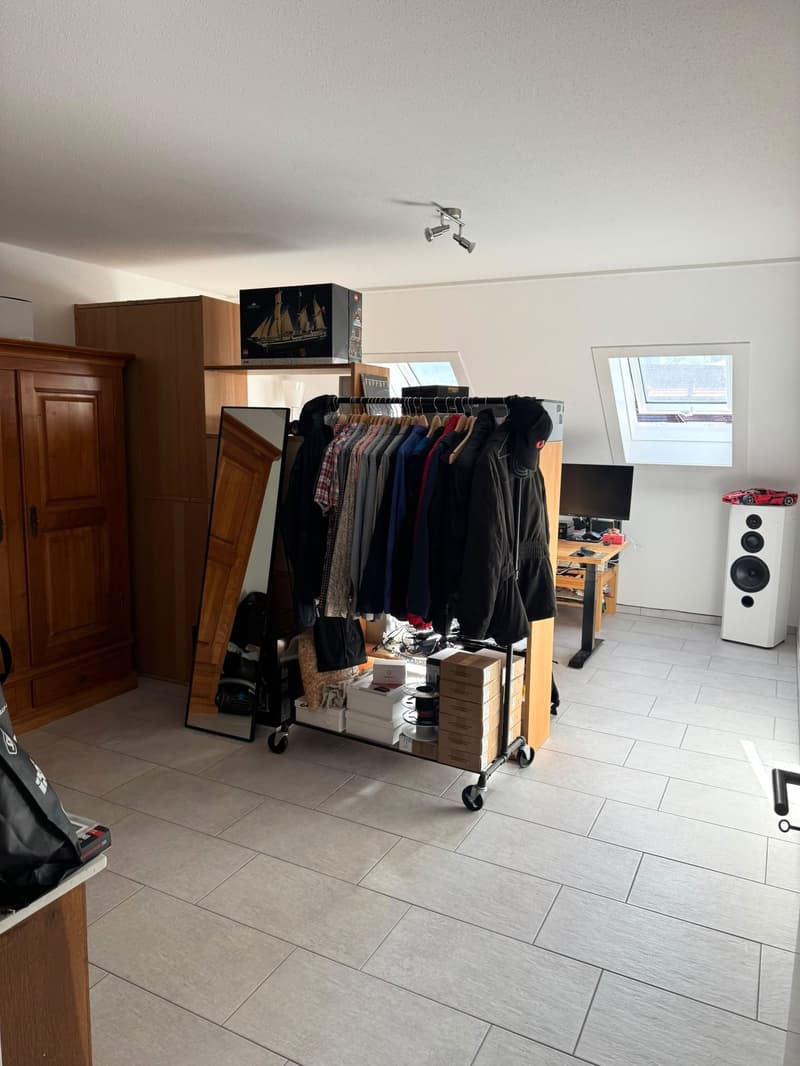 VIEL PLATZ IN IHREM NEUEN ZUHAUSE - Grosszügige 3.5-Zimmer-Dachwohnung zu vermieten. (12)