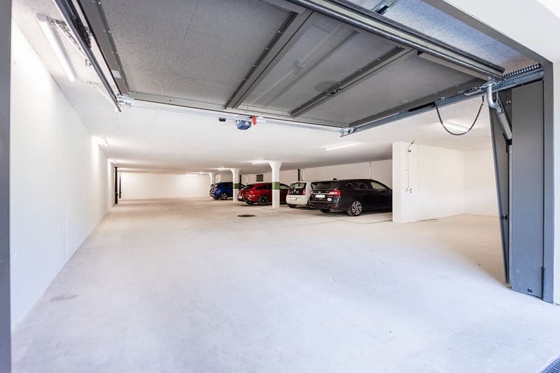Places de stationnement pour motos attractives et protégées à vendre dans un nouveau garage souterrain (3)