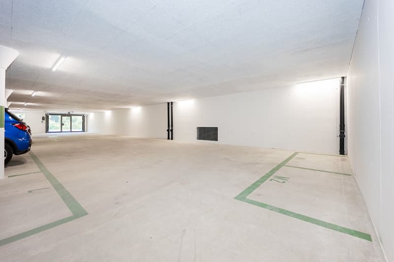 Places de stationnement pour motos attractives et protégées à vendre dans un nouveau garage souterrain (2)