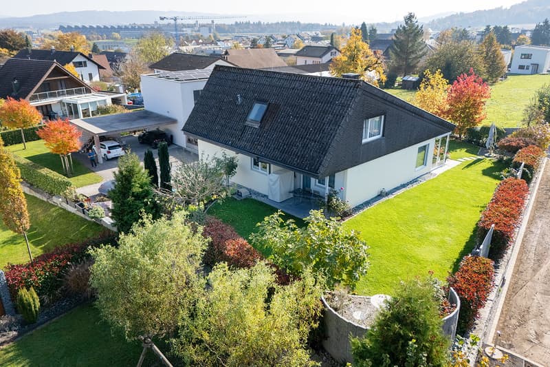 Attraktives Einfamilienhaus mit Hobbyraum und gepflegtem Garten (2)