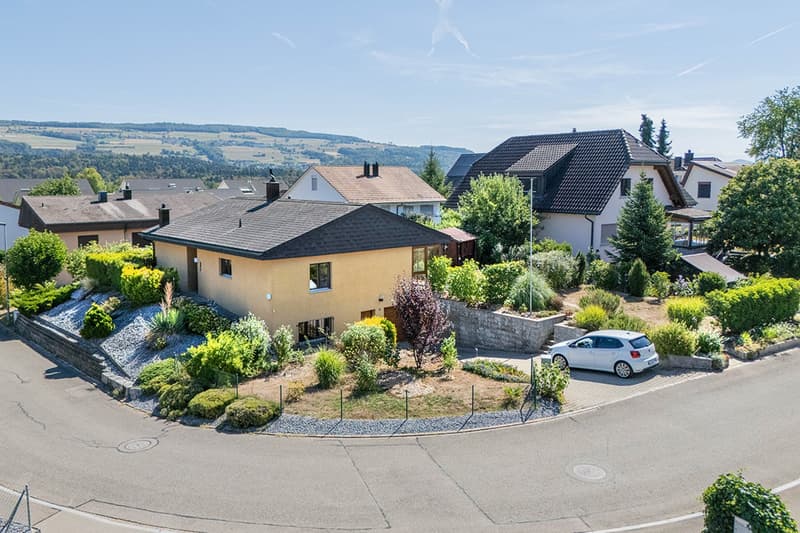 Freistehendes 5,5-Zimmer-Einfamilienhaus mit Wintergarten und attraktivem Grundstück (1)