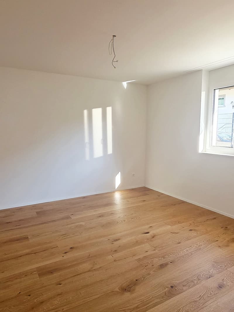 Neubau in Eiken - wunderschöne helle Wohnung inkl. Garage und Parkplatz (8)