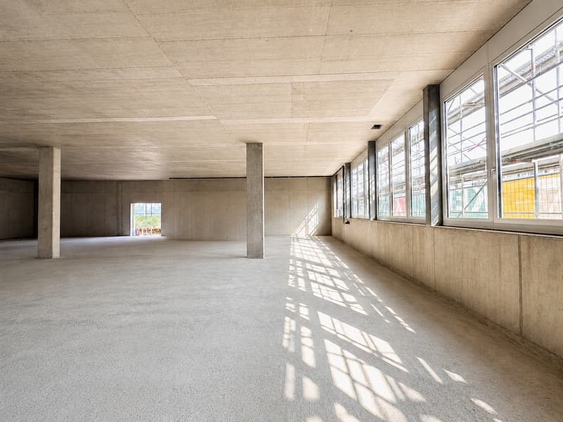 Area di vendita al piano terra accanto a Migros e farmacia - sulla strada cantonale (2)