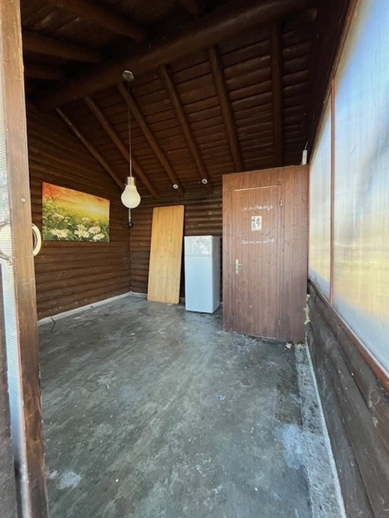 Idyllische Blockhütte im Grünen (9)