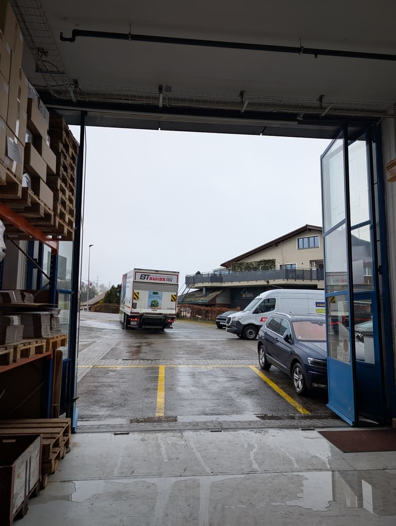 Gewerbe-/Industriefläche mit direkter Anlieferung in Wollerau (3)