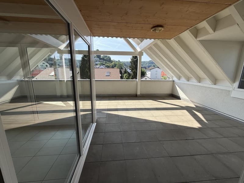 4.5-room attic apartment with winter garden, attic storage & spacious outdoor areas (10)