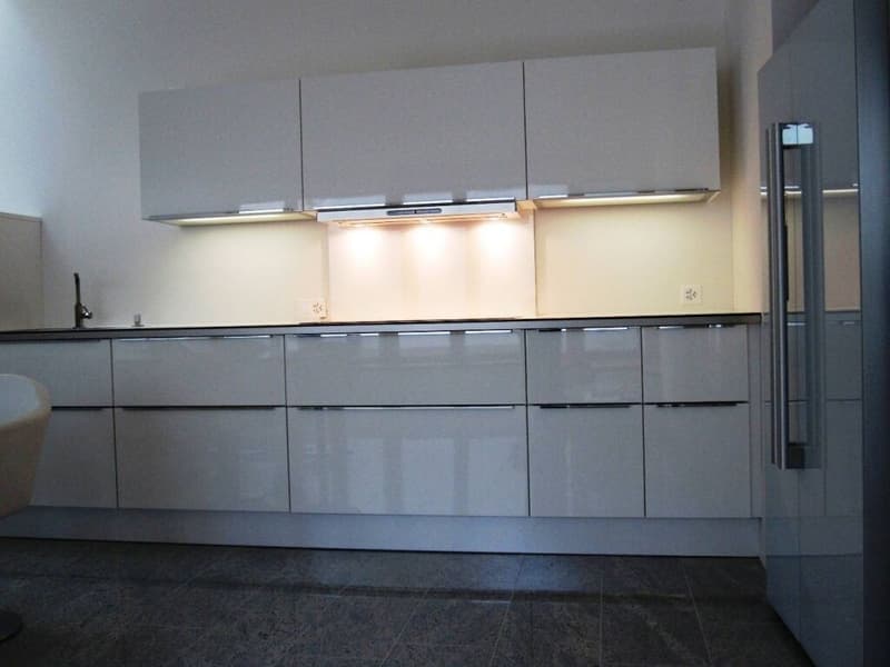Moderne 3.5-Zimmerwohnung mit privatem Innenhof, Tiefgaragenplatz inklusive und Top-Ausstattung im Zelgweg (4)