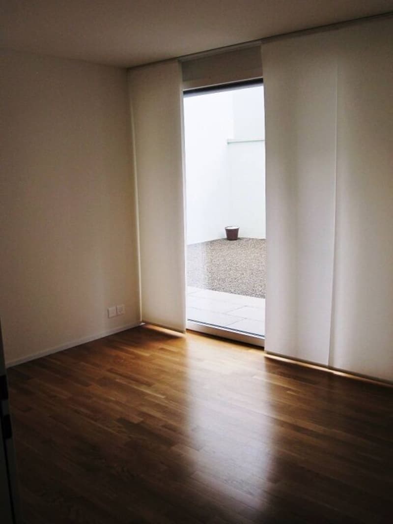 Moderne 3.5-Zimmerwohnung mit privatem Innenhof, Tiefgaragenplatz inklusive und Top-Ausstattung im Zelgweg (5)