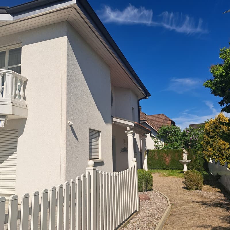 Casa familiare esclusiva e bellissima con molto spazio, giardino a Niederhasli (3)