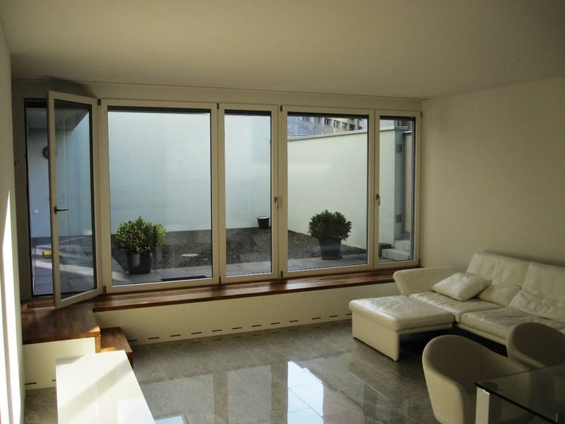Moderne 3.5-Zimmerwohnung mit privatem Innenhof und Top-Ausstattung im Zelgweg (5)