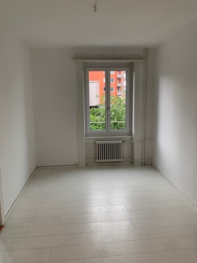 Schöne zentrale 3-Zimmerwohnung im 1. OG zu vermieten (4)