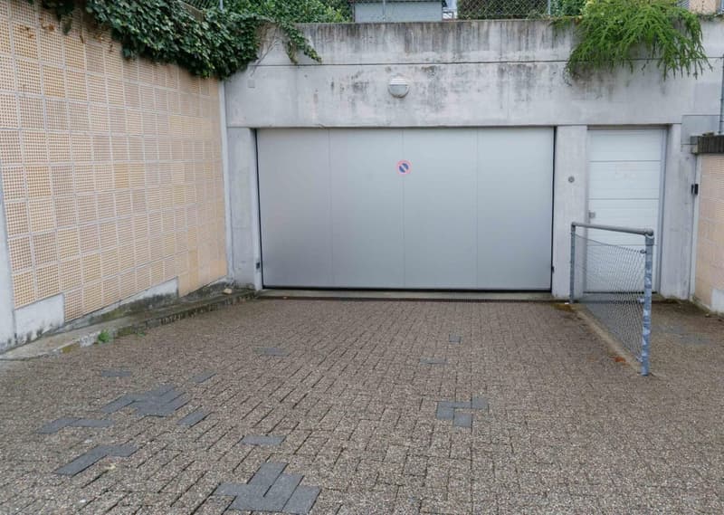 Ampio parcheggio in garage sotterraneo (sovradimensionato) (2)