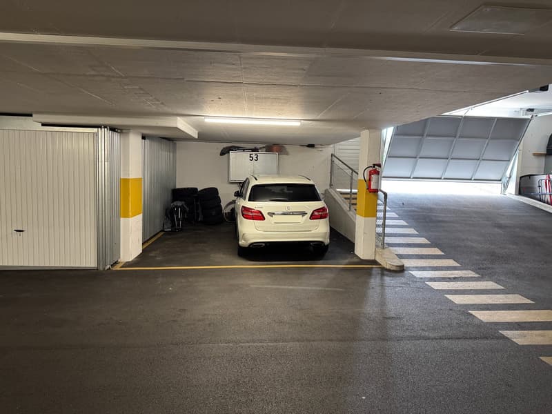 Ampio parcheggio in garage sotterraneo (sovradimensionato) (1)