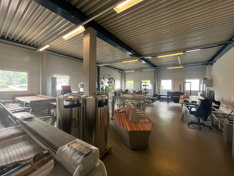 Spazio di magazzino / Commerciale (2)