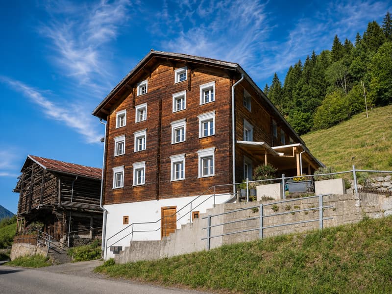 Charmantes 5-Zimmer-Maisonette in Andiast – Rustikales Alpenflair mit modernem Komfort (29)