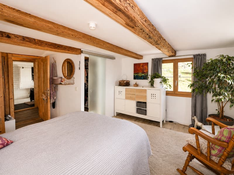 Blick zum begehbaren Schrank