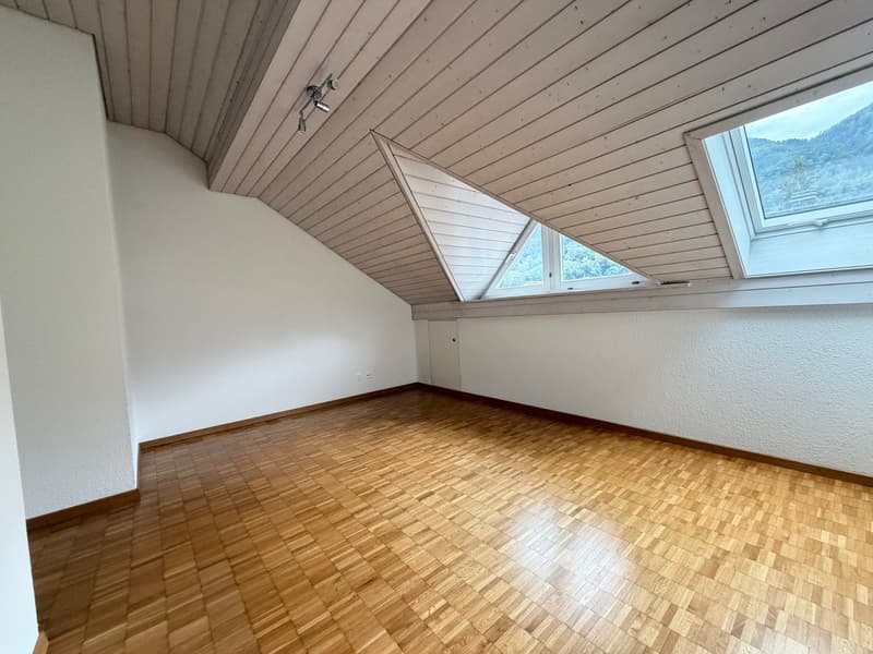 Charmante 2.5-Zimmer-Dachwohnung mit sonniger Aussicht (8)