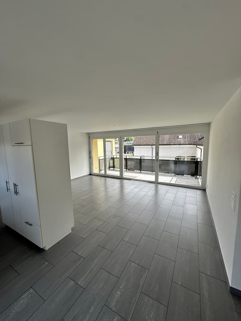 Sunny 3.5-room apartment in the heart of Lachen (2)