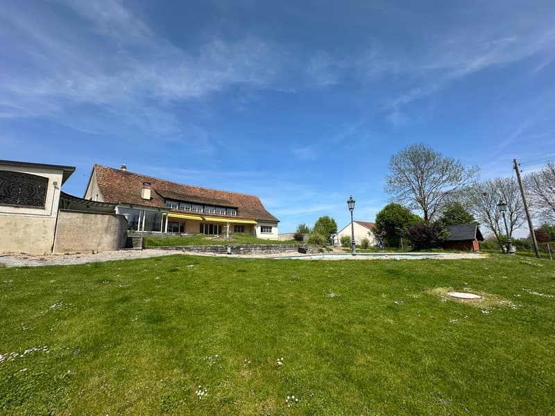 Wunderschöne Villa mit Pool auf über 4'000m2 Land (4)