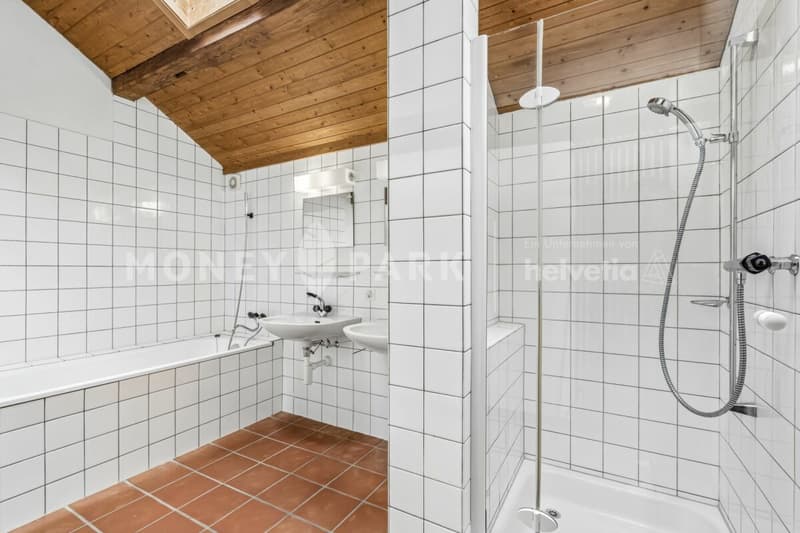 Casa di campagna di 9,5 locali con fienili, giardino spazioso e grande potenziale (7)
