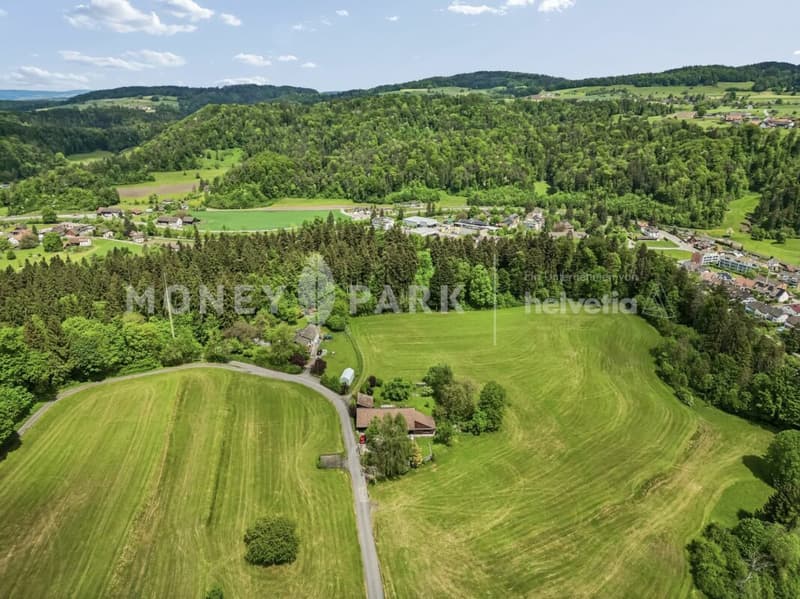 Casa di campagna di 9,5 locali con fienili, giardino spazioso e grande potenziale (12)