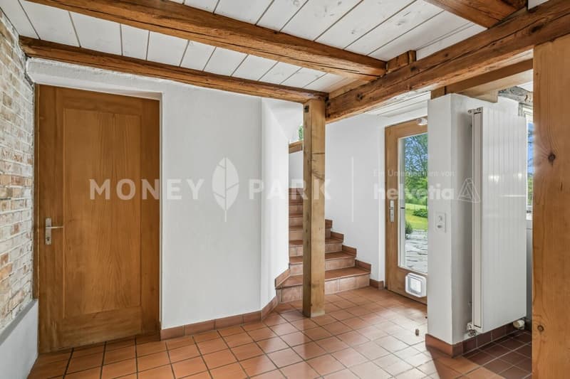 Casa di campagna di 9,5 locali con fienili, giardino spazioso e grande potenziale (9)