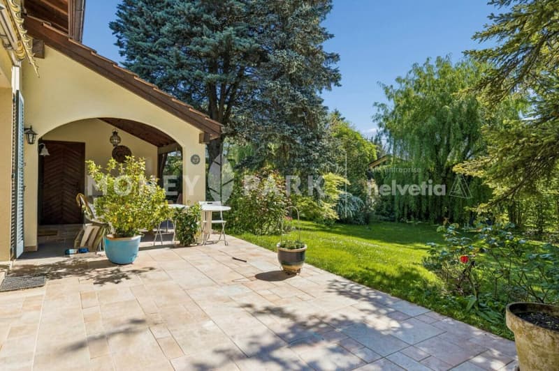 Exclusive: Magnificent individual villa with large garden (5)