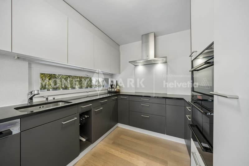4.5 (optionally 5.5) room apartment with a large garden and a high level of privacy (4)