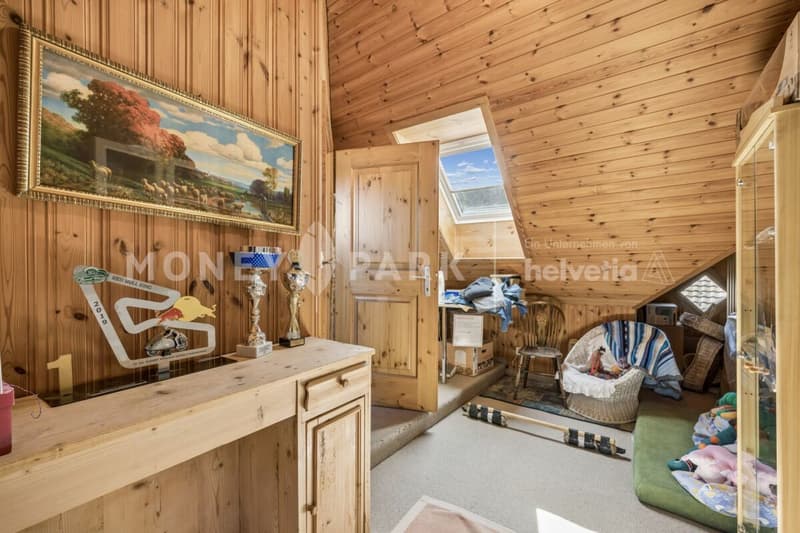 Charming multi-family house with 3 residential units (10)