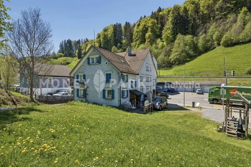 Charming multi-family house with 3 residential units (12)
