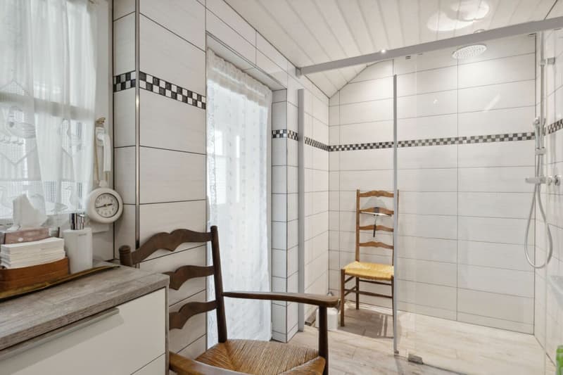 5-Bedroom Single-Family House with Restaurant (8)