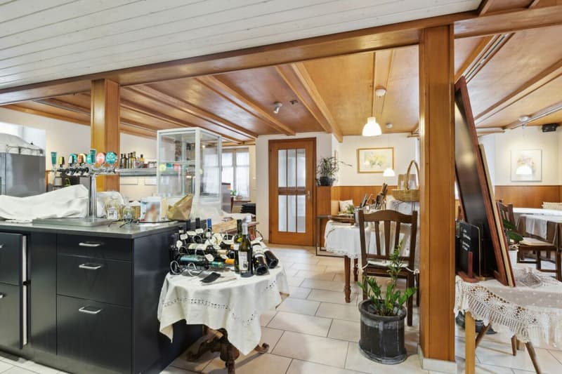 5-Bedroom Single-Family House with Restaurant (3)