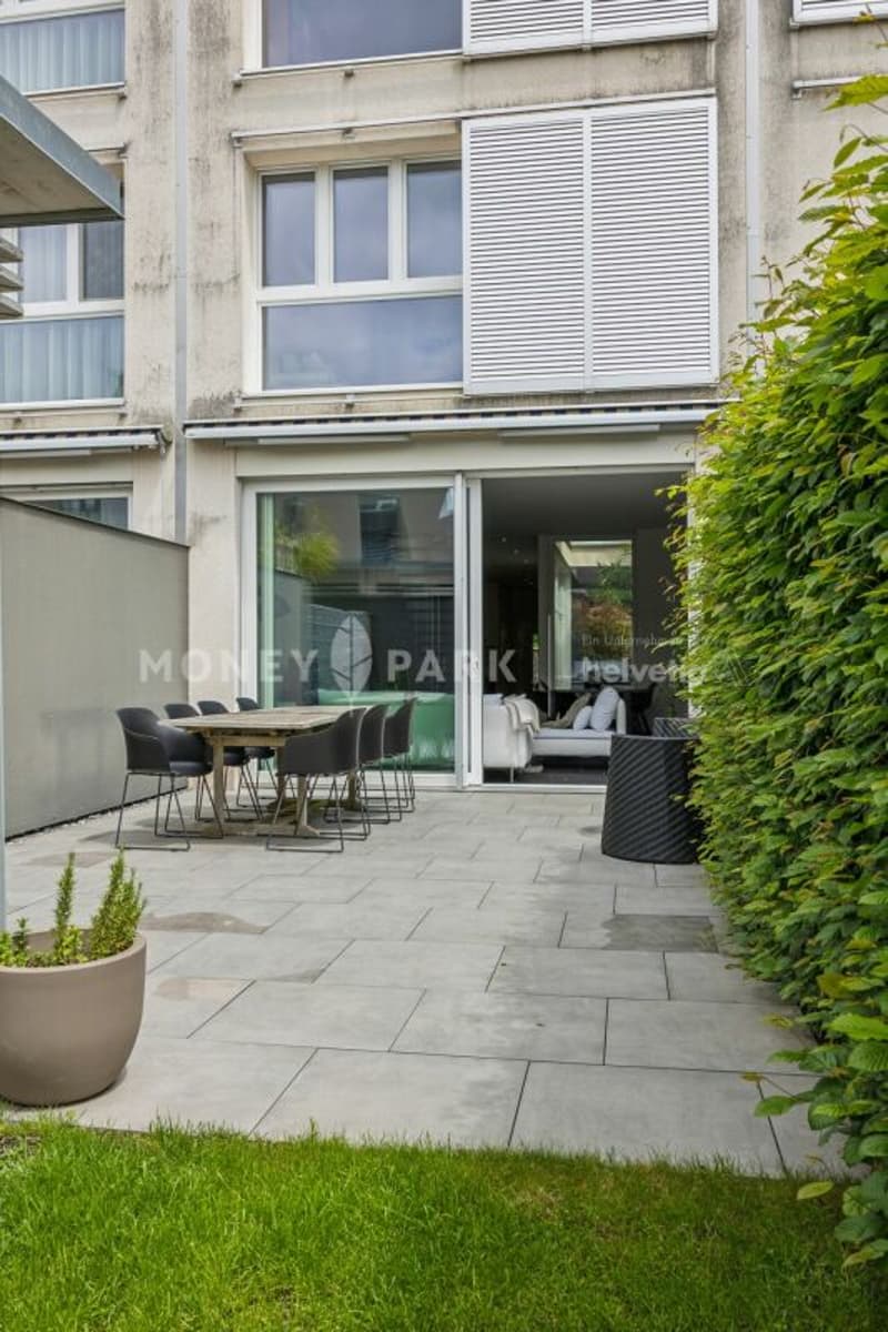 Casa a schiera moderna con atrio, terrazza e giardino (9)
