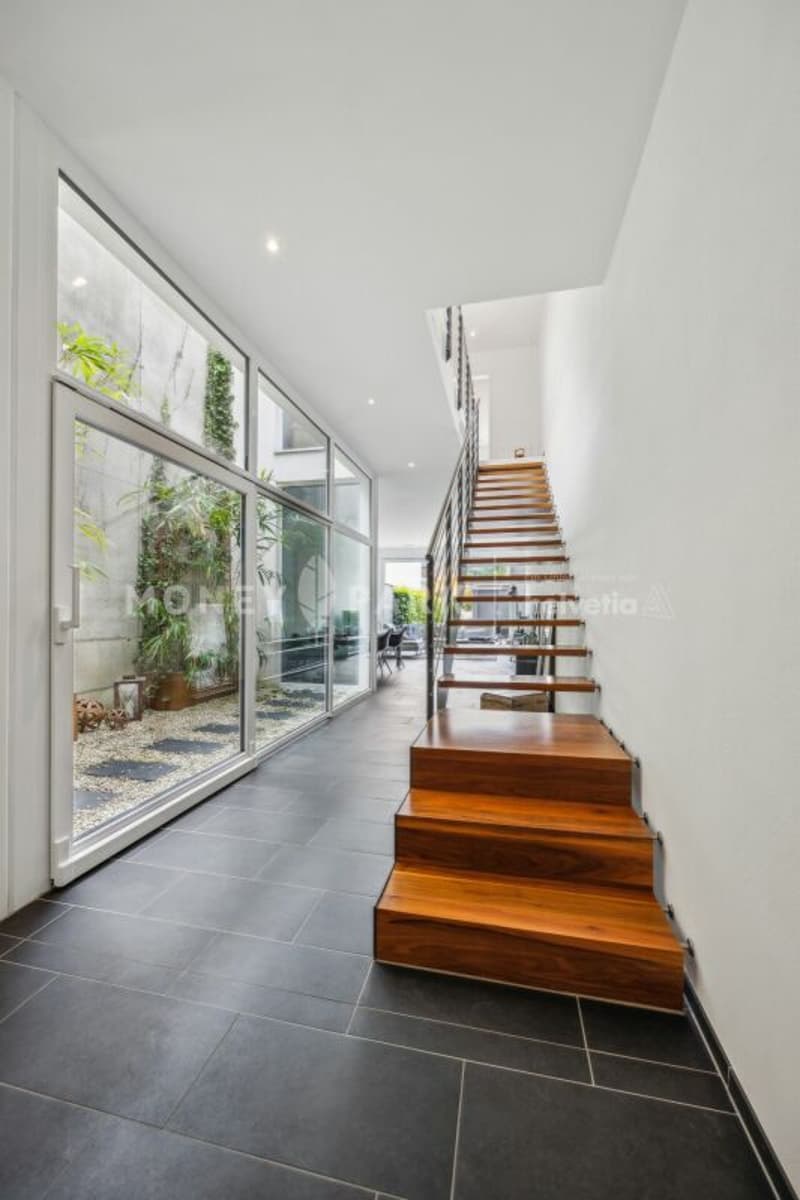 Casa a schiera moderna con atrio, terrazza e giardino (2)