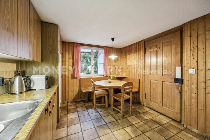 Historic 6.5-room farmhouse with large surroundings and great potential (3)