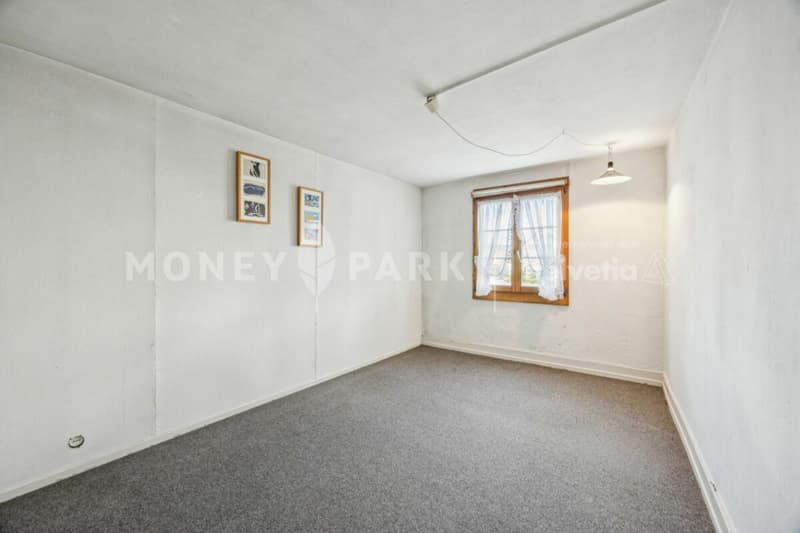 Historic 6.5-room farmhouse with large surroundings and great potential (9)