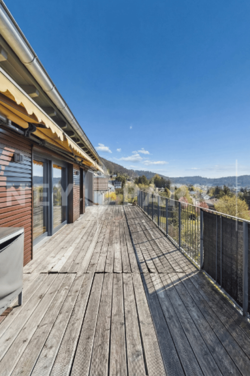 Attractive multi-family house with flexible usage options (9)