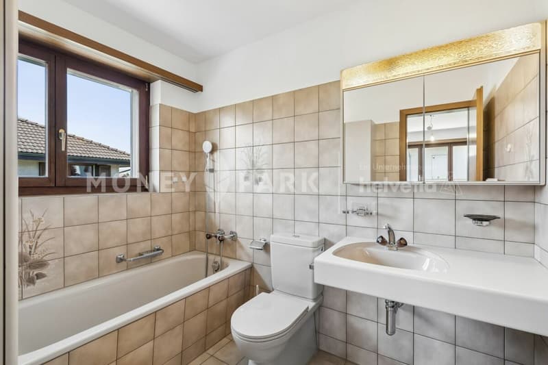 6.5-Room Single-Family House in Quiet Residential Area with Garden Idyll (11)