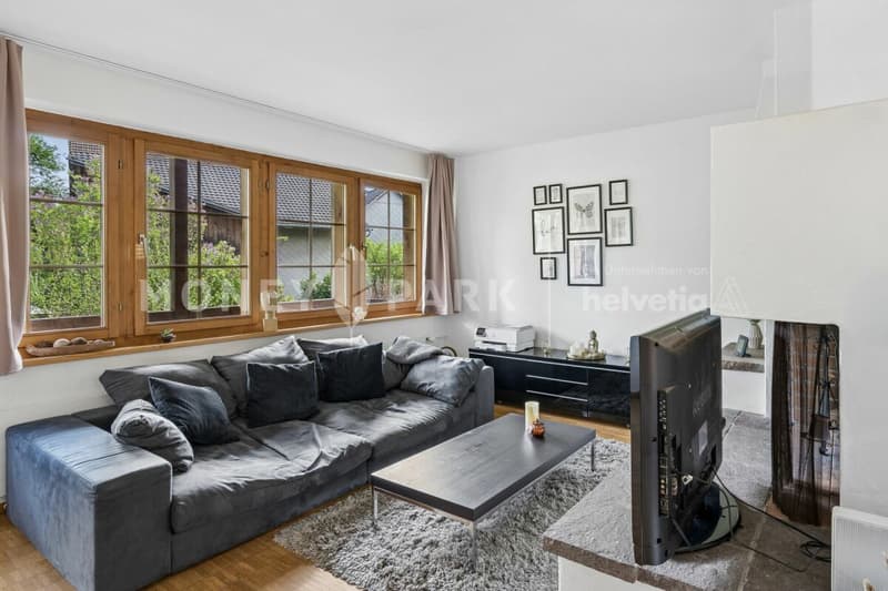Attractive 2.5-room apartment with fireplace and balcony (2)