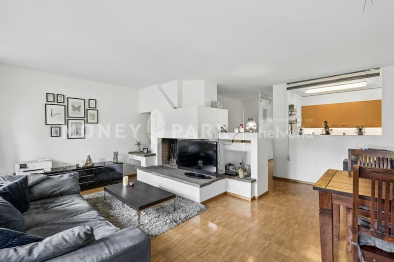 Attractive 2.5-room apartment with fireplace and balcony (1)