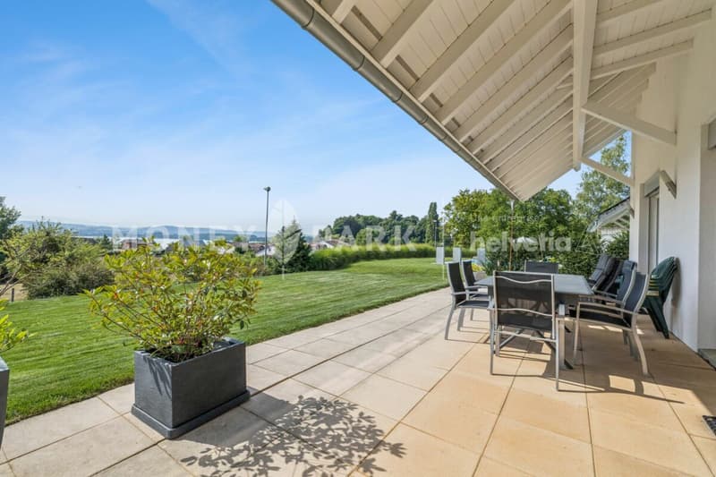 Magnificent property with lake view (8)